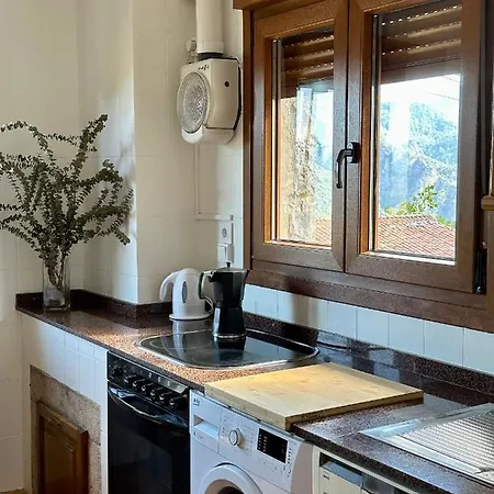 Aire De Picos Sur Brez