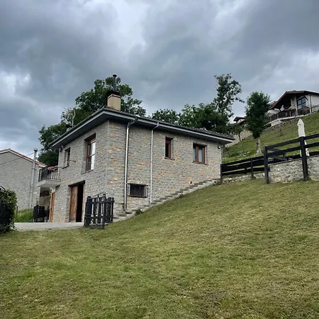 Aire De Picos Sur Holiday home Brez