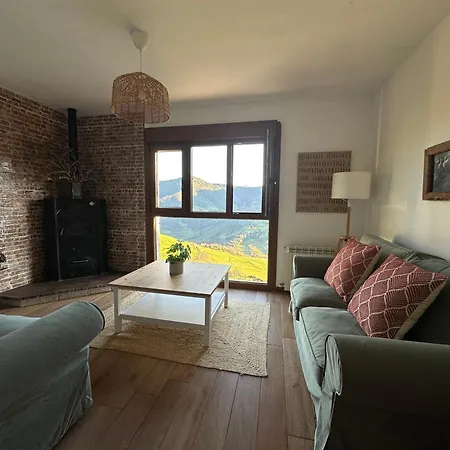 Aire De Picos Sur 度假居 Brez